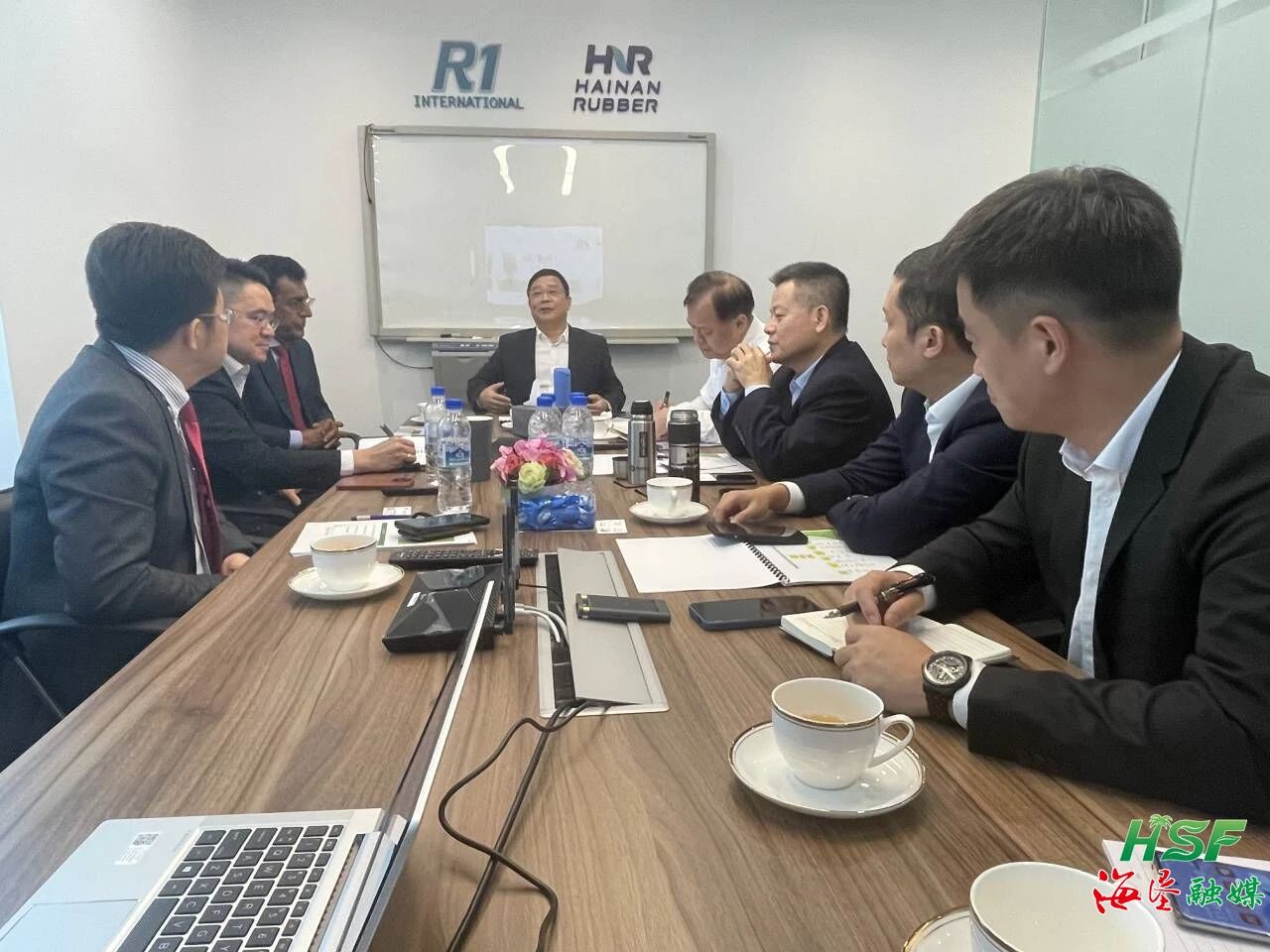 ������һ����R1��˾��̸��������������